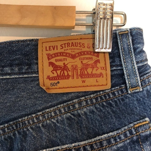 Levi’s 501 short size 27 with 3” inseam - Picture 4 of 5